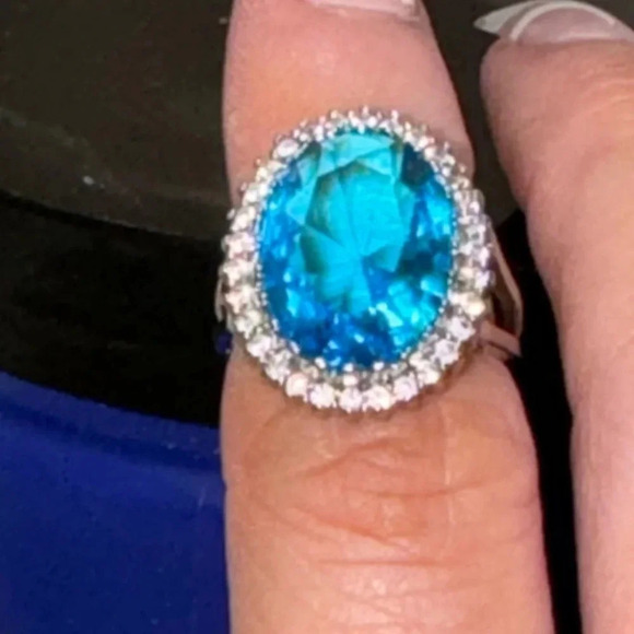 Striking oval 9 carat ocean blue topaz with a cz halo Sterling silver size 7 - Picture 3 of 14